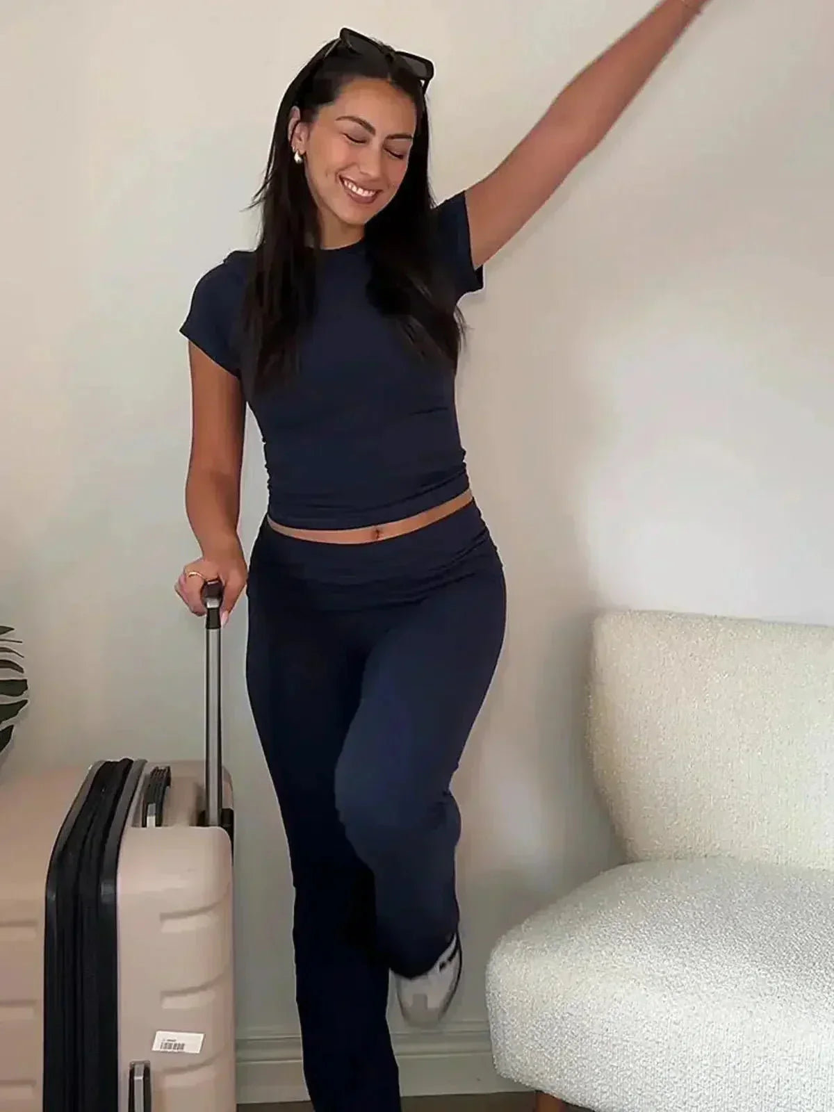 Ovidia – Nauwsluitende top en high-waist uitlopende broek – Tweedelige set